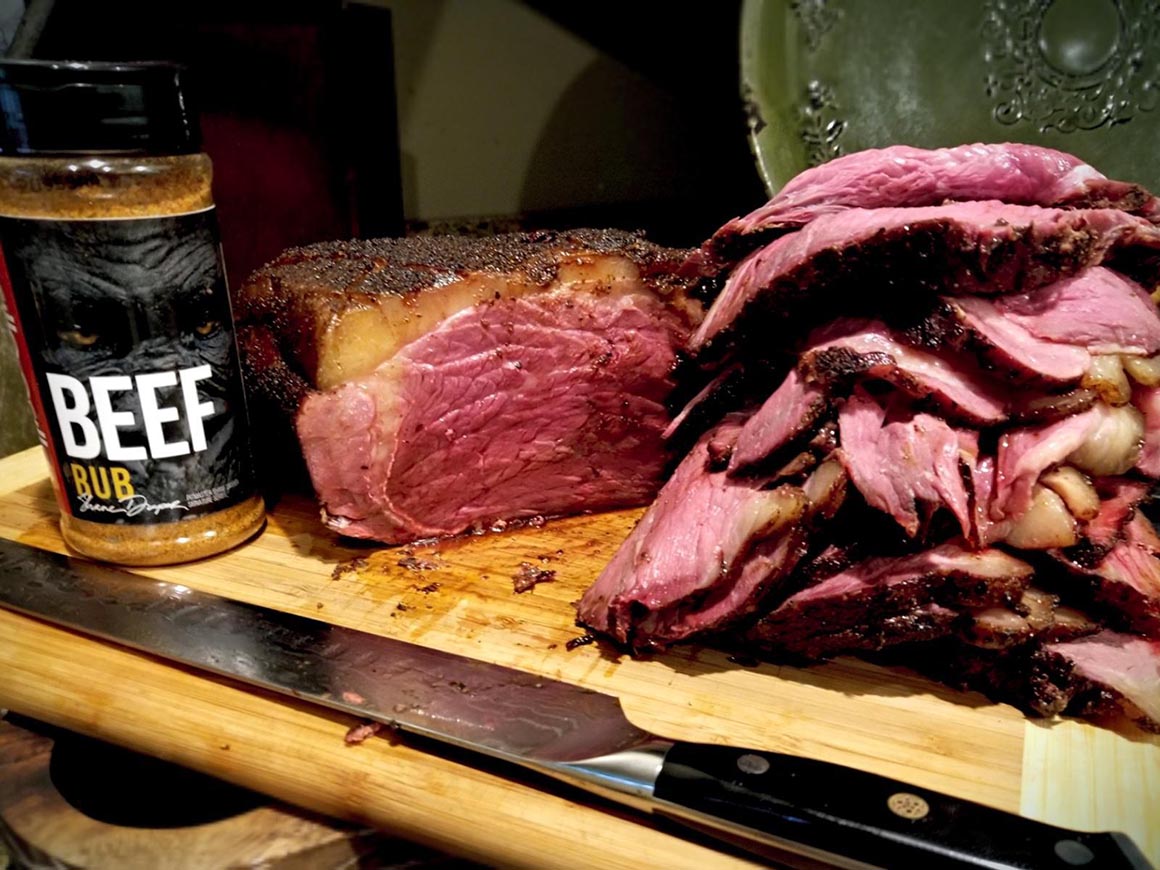 grilla beef rub with sliced meat